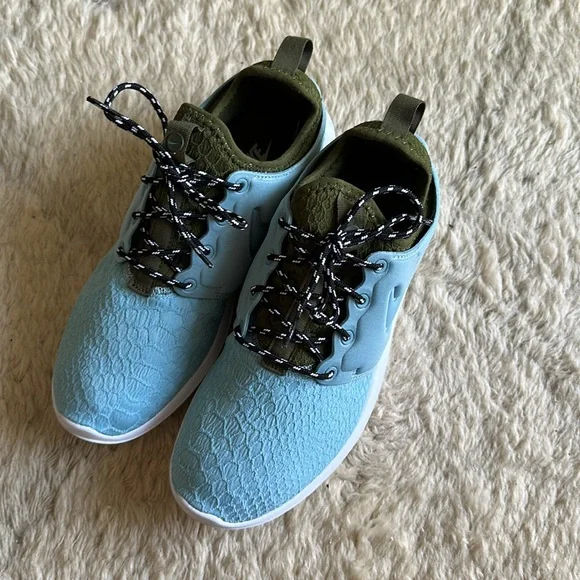 Nike Roshe Two SE Women EUC - Picture 4 of 15